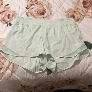 Lululemon women’s hotty hots shorts size 14 HR 4” NO DRAWSTRING